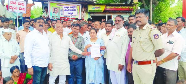 ಚೈತಾಲಿ ಕೊಲೆ ಆರೋಪಿಗಳಿಗೆ ಕಠಿಣ ಶಿಕ್ಷೆ ವಿಧಿಸುವಂತೆ ಪ್ರತಿಭಟನೆ..!  