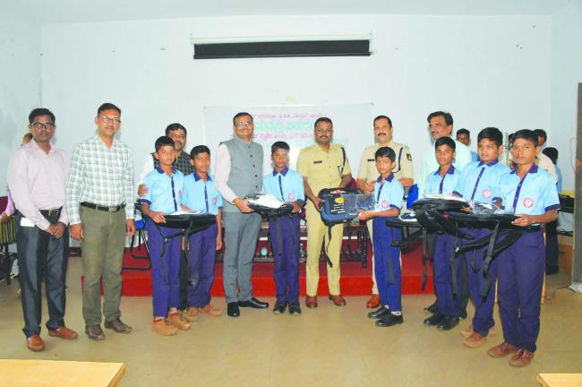 ಯೋಜನೆ ಅಡಿಯಲ್ಲಿ ಸಮವಸ್ತ್ರ ವಿತರಣೆ 