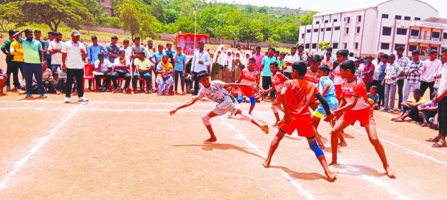 ಕ್ರೀಡಾಕೂಟ: ಕ್ಷೇತ್ರ ಶಿಕ್ಷಣಾಧಿಕಾರಿ ಬಸನ್ನವರ ಉದ್ಘಾಟನೆ 