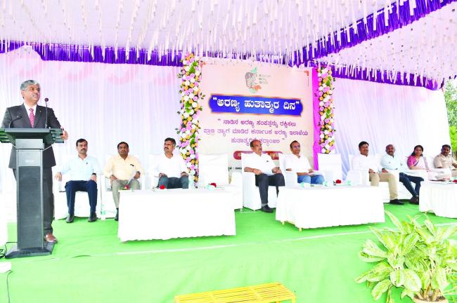 ಅರಣ್ಯ ಸಂರಕ್ಷಕರು ನಾಡಿನ ಹಸಿರಿನ ಹರಿಕಾರರು  : ನ್ಯಾ. ಗಂಗಾಧರ ಎಂ.ಸಿ 