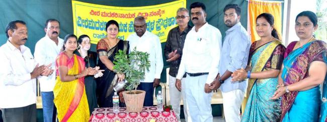 ಶಾಲಾ ಸಂಸತ್ ಉದ್ಘಾಟಿಸಿದ ನಗರಸಭಾ ಅಧ್ಯಕ್ಷೆ ಚಂಪಿಕಾ ಬಿಸಲಳ್ಳಿ  