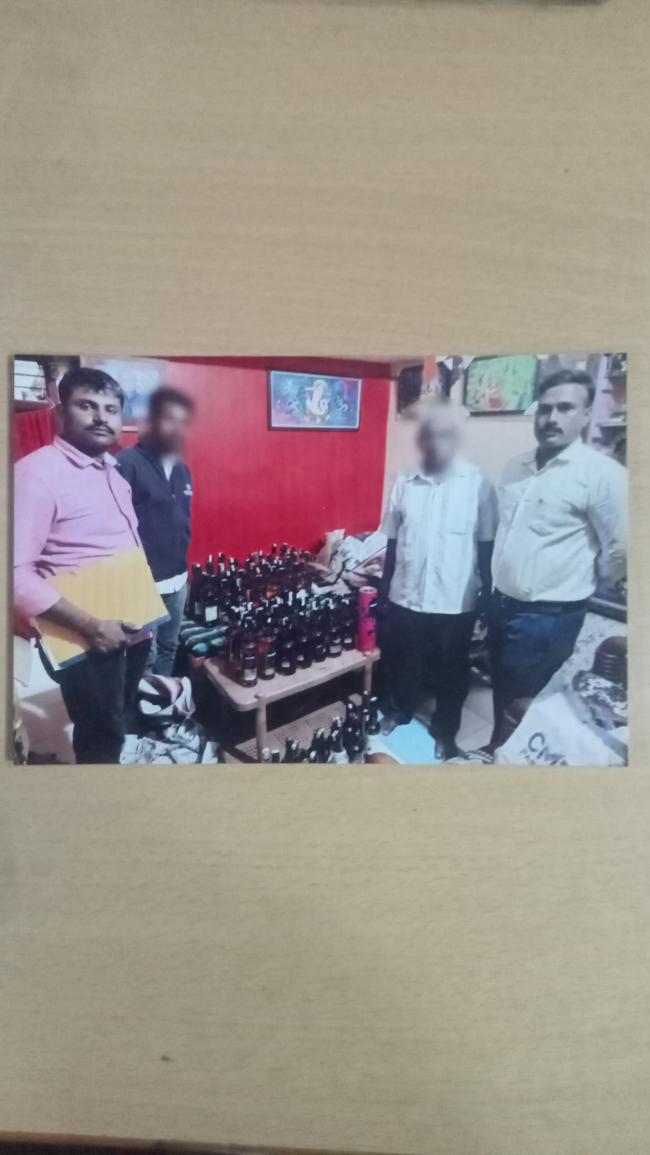 ಅಬಕಾರಿ ಅಧಿಕಾರಿಗಳ ದಾಳಿ: ಅಕ್ರಮ ಮದ್ಯ ವಶ 