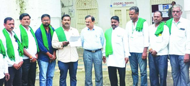 ದ್ರಾಕ್ಷಿ ಬೆಳೆಗಾರರಿಗೆ ವಿಶೇಷ ಅನುದಾನ ನೀಡುವಂತೆ ಸರ್ಕಾರಕ್ಕೆ ಆಗ್ರಹ 