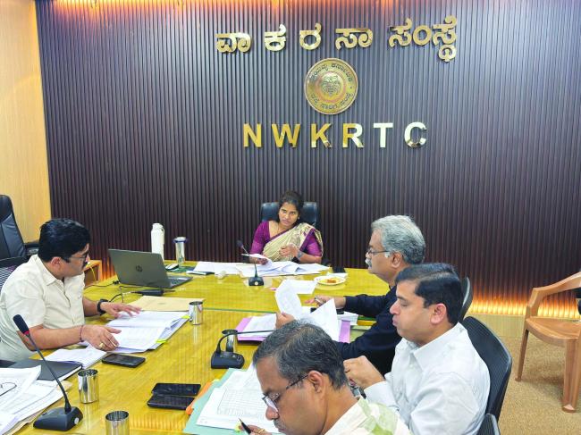 ಹುಬ್ಬಳ್ಳಿಯಲ್ಲಿ ವಾಕರಸಾ ಸಂಸ್ಥೆಯ ಪ್ರಗತಿ ಪರೀಶೀಲನಾ ಸಭೆ