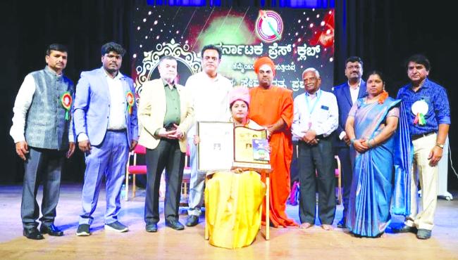 ಡಾ. ಪೂಜಿತಾವರಿಗೆ ವೈದ್ಯ ಸೇವಾರತ್ನ ಪ್ರಶಸ್ತಿ 