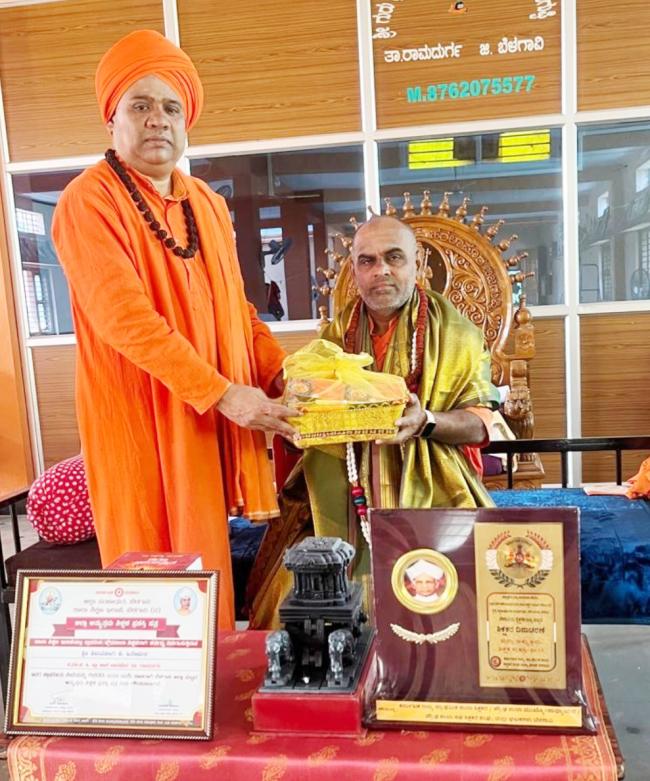 ರೇಣುಕ ಶಿವಯೋಗಿ ಶಿವಾಚಾರ್ಯ ಸ್ವಾಮೀಜಿಗೆ ಸನ್ಮಾನ 