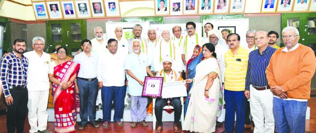 ಚಿತ್ರಕಲಾವಿದ ಬಸವರಾಜಗೆ ‘ಚಿತ್ತಾರ ಚೇತನ’ ಪ್ರಶಸ್ತಿ 