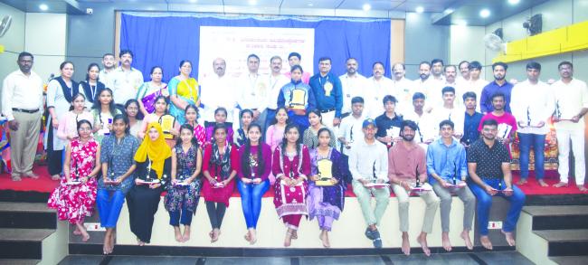 ಸಹಕಾರ ಸಂಘದಲ್ಲಿ ಸೇವಾ ಮನೋಭಾವ ಮುಖ್ಯ : ಡಾ. ಸಂಜಯ ಹೊಸಮಠಗುರು 