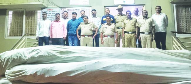 ಪೊಲೀಸ್ ದಾಳಿ: ಅನಧಿಕೃತವಾಗಿ ಬೆಳೆದಿದ್ದ ಗಾಂಜಾ ಗಿಡಗಳು ವಶ, ಆರೋಪಿ ಬಂಧನ  