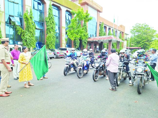 ಅಂತಾರಾಷ್ಟ್ರೀಯ ಪ್ರಜಾಪ್ರಭುತ್ವ ದಿನಾಚರಣೆ: ಬೈಕ್ ರಾ​‍್ಯಲಿಗೆ ಚಾಲನೆ 