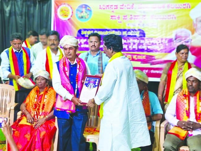 ಹೊನಮಟ್ಟಿಗೆ ರಾಜ್ಯ ಮಟ್ಟದ ಶಿಕ್ಷಕ ರತ್ನ ಪ್ರಶಸ್ತಿ ಪ್ರದಾನ 