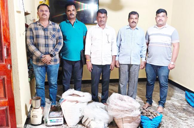 ಅಕ್ರಮ ಮಾವಾ ಮಾರಾಟ ಕೇಂದ್ರಗಳ ಮೇಲೆ ದಾಳಿ 