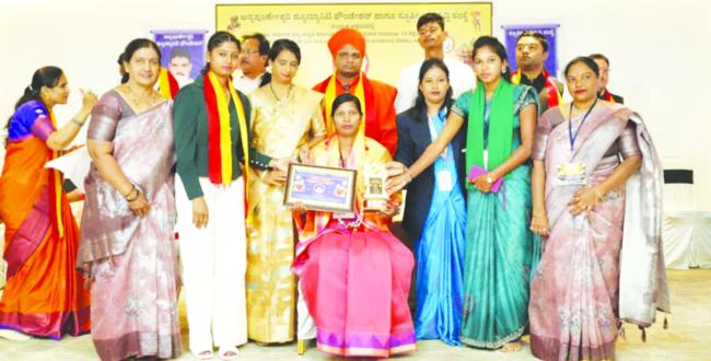 ಪವಿತ್ರಾ ಹಿರೇಮಠರಿಗೆ ಕರ್ನಾಟಕ ಮಾಣಿಕ್ಯ ಪ್ರಶಸ್ತಿ  