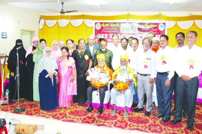 ಉರ್ದು ಸಹಪಾಠಿಗಳ ಸ್ನೇಹ ಮಿಲನ ಹಾಗೂ  ಗುರು ವಂದನ ಕಾರ್ಯಕ್ರಮ ಯಶಸ್ವಿ  