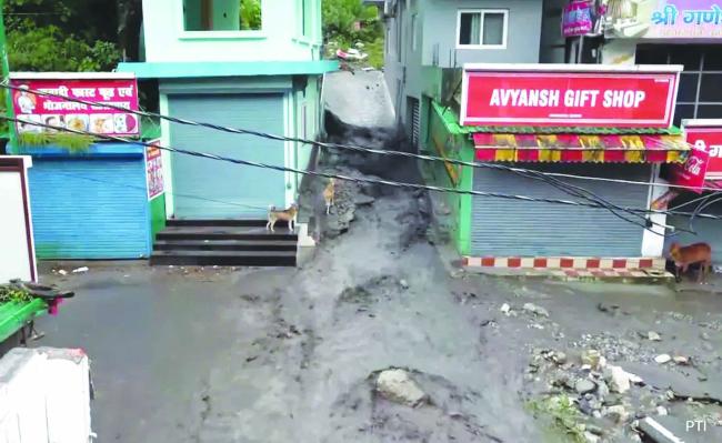ಡೆಹ್ರಾಡೂನ್ ನಲ್ಲಿ ಮೇಘಸ್ಫೋಟ: ನೀರಿನ ರಭಸಕ್ಕೆ ಕೊಚ್ಚಿಹೋದ ಮನೆ, ಅಂಗಡಿ-ಮುಂಗಟ್ಟು