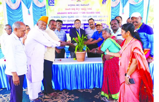 ಬಳ್ಳಾರಿಯಲ್ಲಿ ಹಿರಿಯ ನಾಗರಿಕರಿಗೆ ಕ್ರೀಡಾಕೂಟ ಮತ್ತು ಸಾಂಸ್ಕೃತಿಕ ಸ್ಪರ್ಧೆಹಿರಿಯ ನಾಗರಿಕರನ್ನು ಪ್ರತಿಯೊಬ್ಬರು ಗೌರವಿಸಬೇಕು