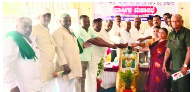 ಬ್ಯಾಡಗಿಯಲ್ಲಿ ಒಕ್ಕಲುತನ ಹುಟ್ಟುವಳಿ ಸಹಕಾರಿ ಸಂಘದ ಸಭೆ