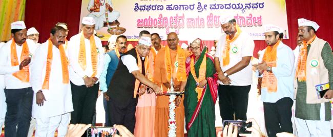 ಹೂಗಾರರ ಸಮುದಾಯ ಸಂಘಟಿತಗೊಳ್ಳಲಿ: ಸಂಸದ ಜಗದೀಶ ಶೆಟ್ಟರ  