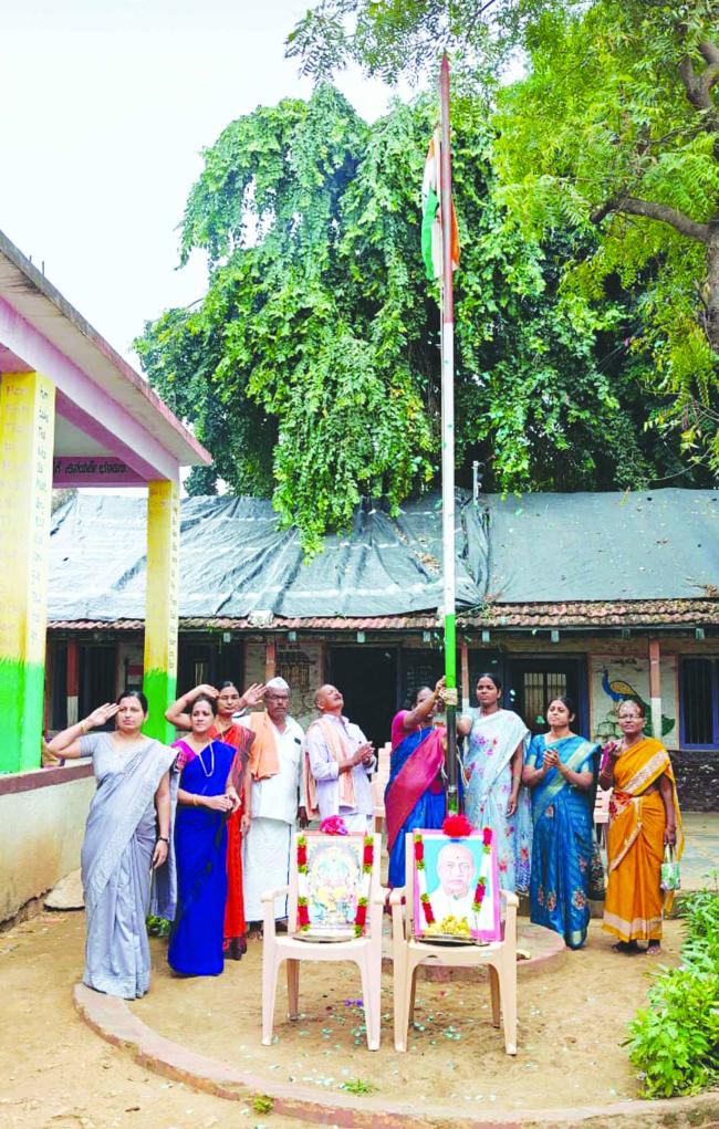 ಕೊಯಿಲಾರಗಟ್ಟಿ ಶಾಲೆಯಲ್ಲಿ ಹೈ.ಕ.ವಿಮೋಚನಾ ದಿನಾಚರಣೆ 
