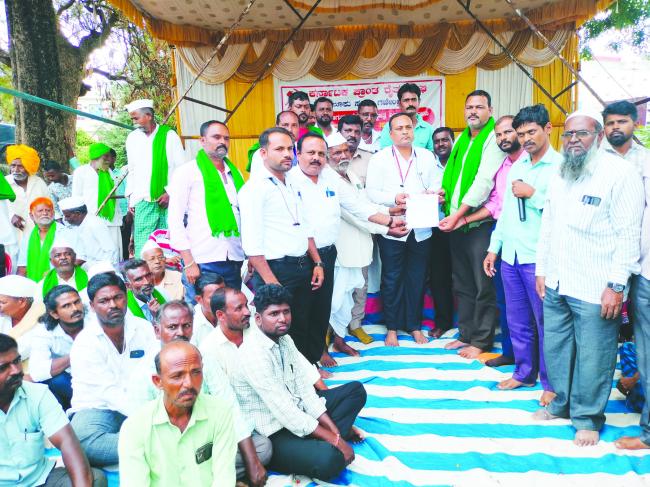 ಬಗರ್ ಹುಕುಂ ಸಾಗುವಳಿದಾರರ ಅನಿರ್ದಿಷ್ಟವಧಿ ಧರಣಿ 