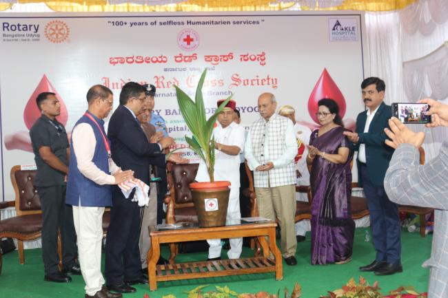 ರಾಜ್ಯಪಾಲ ಥಾವರ್ ಚೆಂದ್ ಗೆಹೋಟ್ಲ್‌ರಿಂದ ಪೀಣ್ಯದಲ್ಲಿ ರೋಟರಿ ಉದ್ಯೋಗ ರೆಡ್ ಕ್ರಾಸ್ ಬ್ಲೆಡ್ ಸೆಂಟರ್ ಉದ್ಘಾಟನೆ