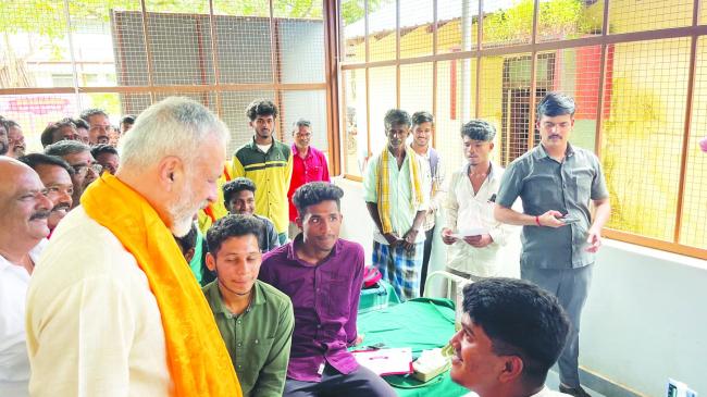 ಮೋದಿಯವರ 75ನೇ ಹುಟ್ಟುಹಬ್ಬ: ರಕ್ತದಾನ ಶಿಬಿರ, ರೋಗಿಗಳಿಗೆ ಹಣ್ಣು ಹಂಪಲ ವಿತರಣೆ  