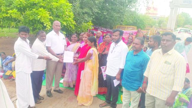 ಎಲ್ಲ ದೇವದಾಸಿ ಮಹಿಳೆಯರ ಕುಟುಂಬದ ಸದಸ್ಯರನ್ನು ಗಣತಿಯ ಪಟ್ಟಿಗೆ ಸೇರಿಸಲು ಆಗ್ರಹ