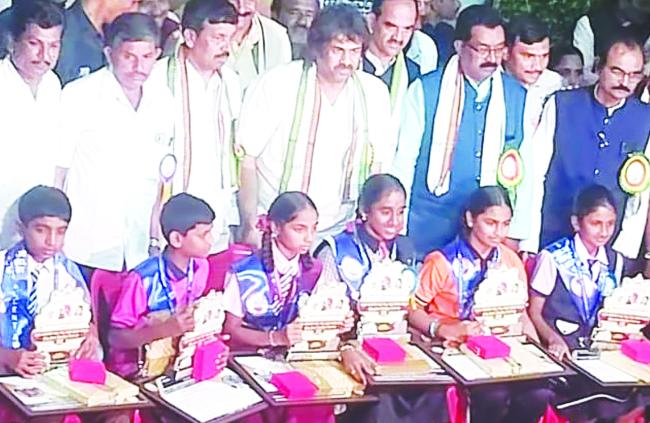 ಬೀಬಿಆಯಿಷಾಗೆ ರಾಜ್ಯ ಮಟ್ಟದ ಪ್ರತಿಭಾ ಪ್ರಶಸ್ತಿ 