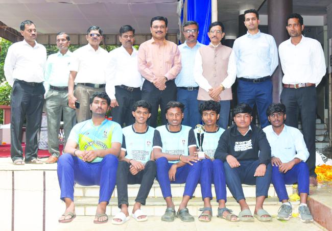 ಬ್ಯಾಡ್ಮಿಂಟನ್ ಸ್ಪರ್ಧೆಯಲ್ಲಿ ಪ್ರಥಮ ಸ್ಥಾನ  