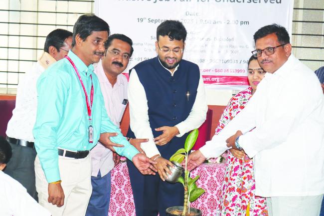 ದಿವ್ಯಾಂಗರು ಸಮಾಜದ ಮುಖ್ಯವಾಹಿನಿಗೆ ಬರಲು ಉದ್ಯೋಗ ಮೇಳಗಳು ಅಗತ್ಯ: ಸಿಇಒ ರಾಹುಲ್ ಶಿಂದೆ 