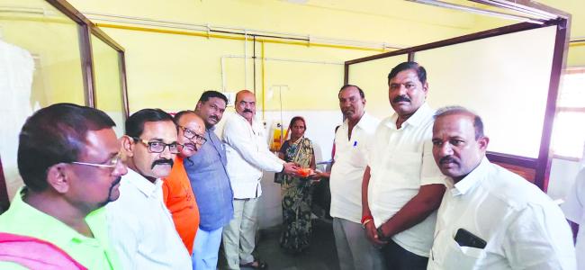 ನರೇಂದ್ರ ಮೋದಿಯವರ ಜನ್ಮದಿನಾಚರಣೆ: ಬಡ ರೋಗಿಗಳಿಗೆ ಹಣ್ಣು ಹಾಲು ವಿತರಣೆ 