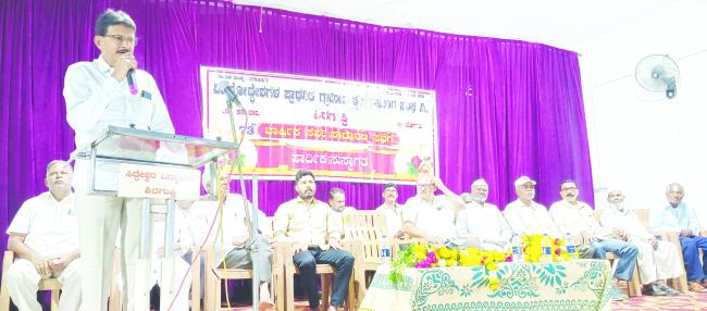 ಸಹಕಾರ ಕ್ಷೇತ್ರದಲ್ಲಿ ಗ್ರಾಮ ಹೊಸ ಇತಿಹಾಸ ಸೃಷ್ಟಿಸಿದೆ: ಸುರೇಶ ಚೌಗುಲೆ 