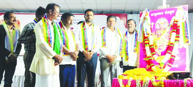 ಶಾಸಕ ನಾಗೇಂದ್ರವರ ಕಚೇರಿಯಲ್ಲಿ ವಿಶ್ವಕರ್ಮ ಜಯಂತಿ ಆಚರಣೆ 