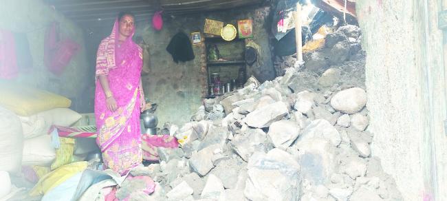 ಕುಸಿದ ಮನೆಯ ಗೋಡೆ: ಅಪಾಯದಿಂದ ಬಾಣತಿ ಪಾರು 