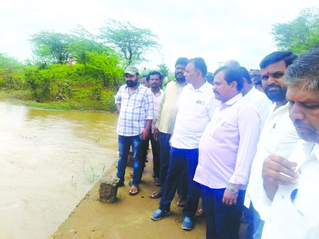 ಮಳೆ ನೀರಿನಲ್ಲಿ  ಕೊಚ್ಚಿ ಹೋದ ವ್ಯಕ್ತಿ, ಮುಂದುವರೆದ ಶೋಧ ಕಾರ್ಯ 