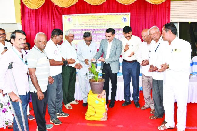 ಹಿರಿಯ ನಾಗರಿಕರ ಸೇವೆ ಹಾಗೂ ರಕ್ಷಣೆಗೆ ಬದ್ಧ: ಸಿ.ಎಸ್‌.ಶಿವನಗೌಡ್ರ  