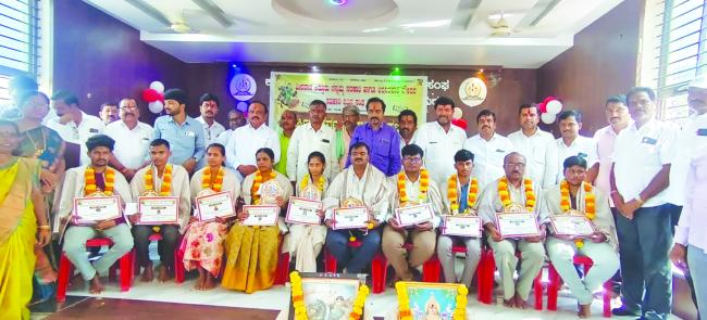 ವಾರ್ಷಿಕ ಸರ್ವ ಸಾಧಾರಣ ಸಭೆ ಪ್ರತಿಭಾ ವಿದ್ಯಾರ್ಥಿಗಳಿಗೆ ಪುರಸ್ಕಾರ   