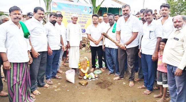ಸಿಸಿ ರಸ್ತೆ ನಿರ್ಮಾಣ ಕಾಮಗಾರಿಗೆ ಶಾಸಕ ವೈದ್ಯ ಭೂಮಿ ಪೂಜೆ 