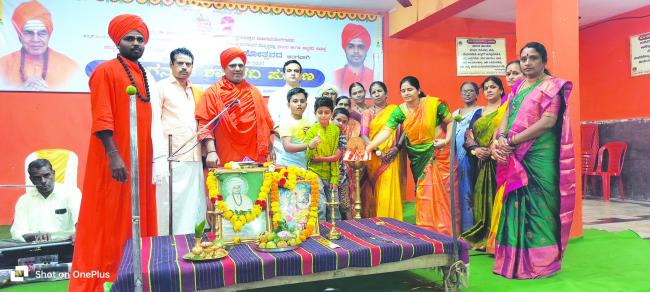 ಮಾನವೀಯತೆ ಇಲ್ಲದ ಬದುಕು ವ್ಯರ್ಥ: ಮಲ್ಲಿನಕೇರಿ ಶ್ರೀ 