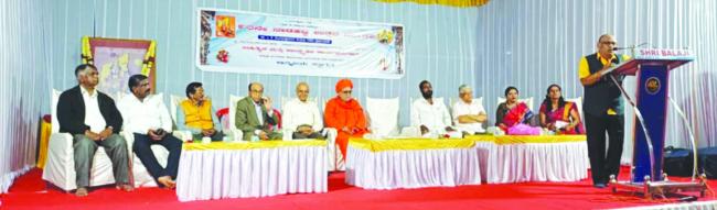 ಜನಪದ ಕಲಾವಿದರನ್ನು ಗೌರವದಿಂದ ನೋಡಿ: ಡಾ. ನಾವಲಗಿ  