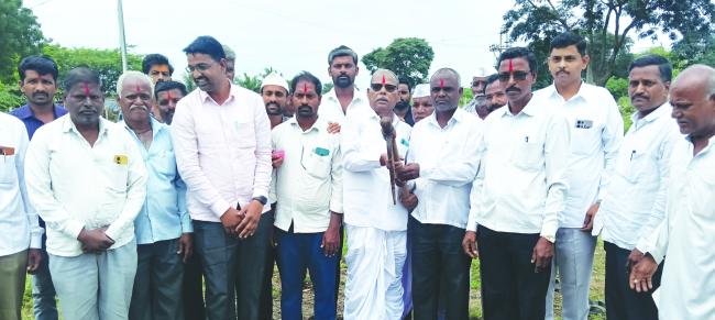 ಬೀರಲಿಂಗೇಶ್ವರ ಸಮುದಾಯ ಭವನ ಕಾಮಗಾರಿಗೆ ಬೇವನೂರ ಚಾಲನೆ  