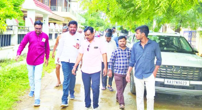 ನಗರ ಸಭಾಧ್ಯಕ್ಷ ಪಟೇಲರಿಂದ ವಾರ್ಡ್‌ ಸಂಚಾರ- ಜನರ ಸಮಸ್ಯೆಗಳಿಗೆ ನೇರ ಸ್ಪಂದನೆ