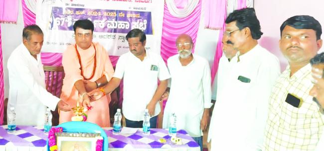 ಸಂಘದ ಬೆಳವಣಿಗೆಗೆ ಒಗ್ಗಟ್ಟು ಮುಖ್ಯ: ನಾವದಗಿಶ್ರೀ  