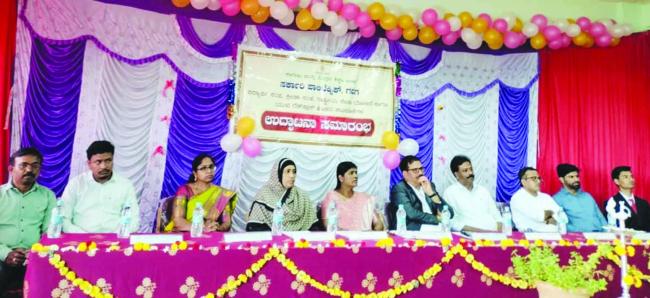 ವಿದ್ಯಾರ್ಥಿಗಳು ಕಷ್ಟಪಟ್ಟು ಅಭ್ಯಾಸ ಮಾಡಿ ಮುಂದೆ ಬರಬೇಕು