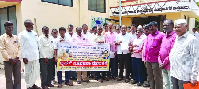 ಎಸ್‌.ಟಿ ಮೀಸಲಾತಿ ಪಟ್ಟಿಗೆ ಅನ್ಯ ಸಮುದಾಯಗಳನ್ನು ಸೇರಿಸಲು ಹುನ್ನಾರ ಖಂಡಿಸಿ ಬೃಹತ್ ಪ್ರತಿಭಟನೆ 