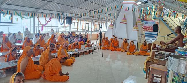 ಮುನಿಗಳ ದರ್ಶನಕ್ಕೆ ವಿವಿಧ ಜಿಲ್ಲೆಗಳಿಂದ ಶ್ರಾವಕ-ಶ್ರಾವಕಿಯರ ಆಗಮನ 