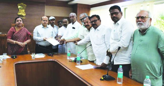 ಶ್ರೀ ಮಹರ್ಷಿ ವಾಲ್ಮೀಕಿ ಜಯಂತಿಗೆ ಅಗತ್ಯ ಸಿದ್ಧತೆ ಕೈಗೊಳ್ಳಿ: ಡಾ. ಸುರೇಶ ಬಿ. ಇಟ್ನಾಳ 