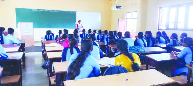 ಪದವಿ ಕಾಲೇಜುಗಳ ಸ್ವಯಂ ಪ್ರೇರಿತ ತರಗತಿ ಬಹಿಷ್ಕಾರ  