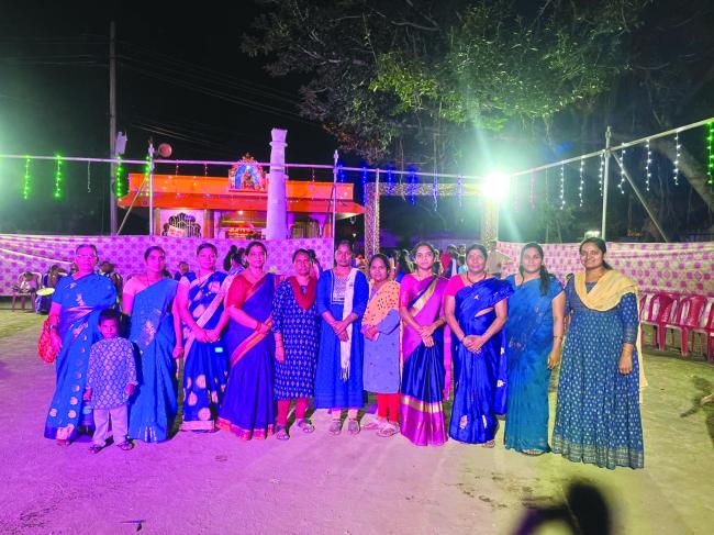 ಡಂಬಳ ಪ್ಲಾಟ್‌ಹಿಹಾಲಟ್ಟಿಯಲ್ಲಿ ನವರಾತ್ರಿ ಮೆರಗು: ಪುರಸಭೆ ಸದಸ್ಯೆಯ ಪ್ರೇರಣೆಯಿಂದ ನವರಾತ್ರಿ ಸಂಭ್ರಮ