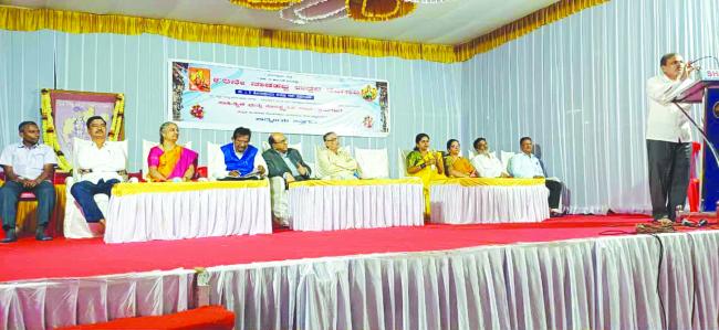 ಪಾಲಕರಿಂದು ಅಂಕಗಳ ಬೆನ್ನು ಹತ್ತಿ ನೈತಿಕ ಶಿಕ್ಷಣ ಮರೆತ್ತಿದ್ದಾರೆ: ಪ್ರೊ. ಯಾವಗಲ್ಲ  